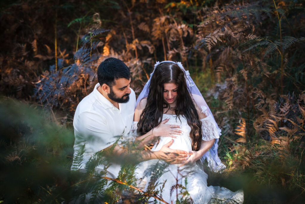 Maternity photo in the bush