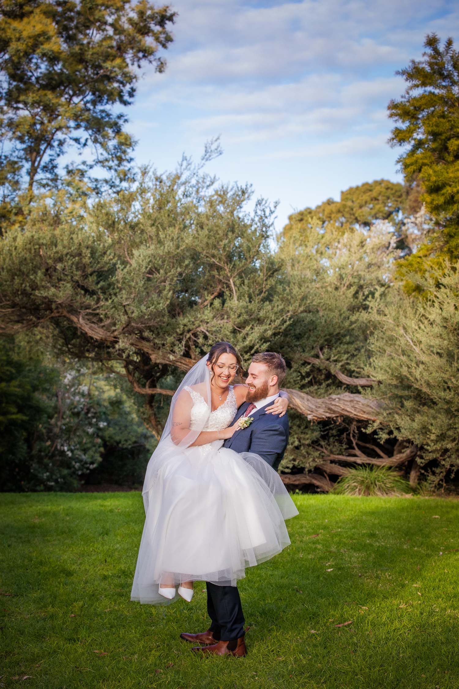 outdoor wedding botanic gardens couple shot